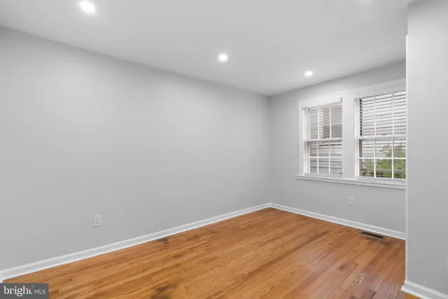 $2,900 | 715 Anderson Avenue, Rockville, MD 20850