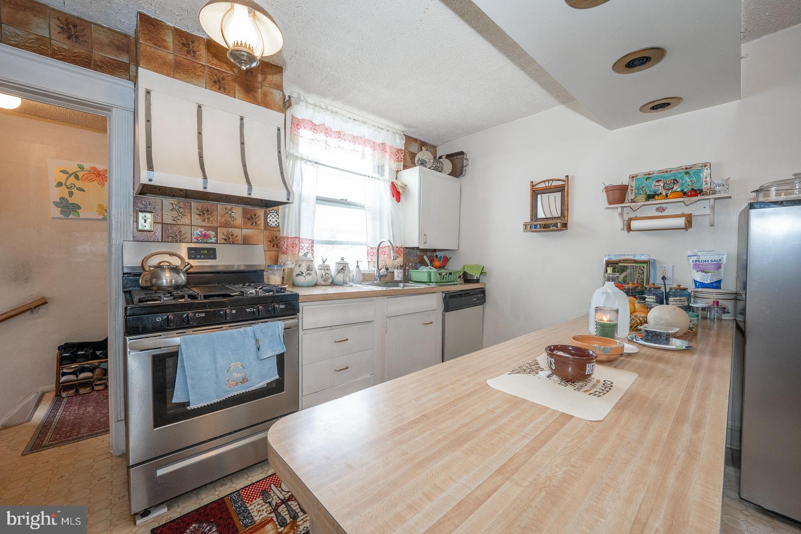 7278 Bradford Road Upper Darby, PA 19082 - Photo 10 of 26