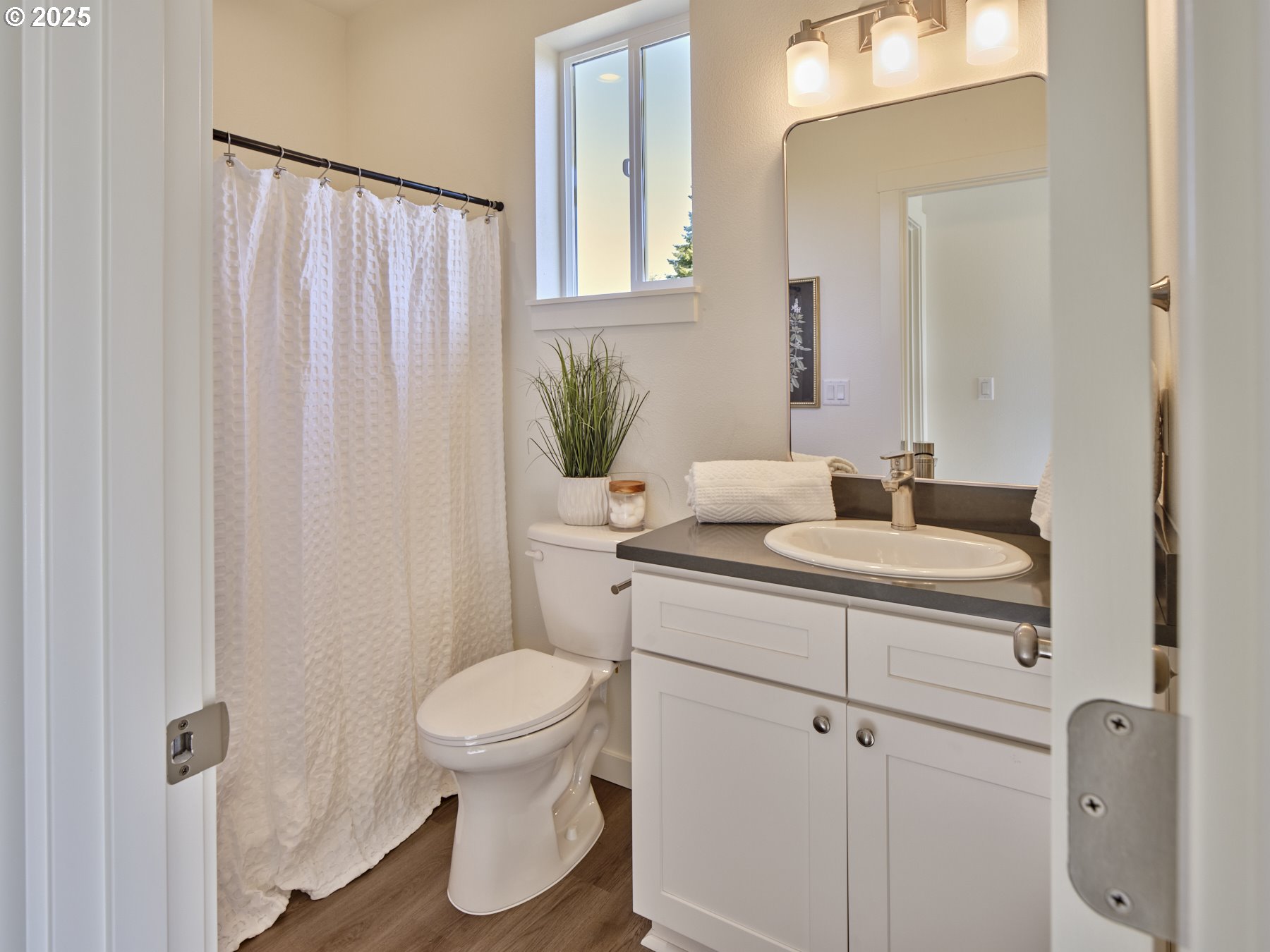 521 Kakela Road Winlock, WA 98596 - Photo 28 of 43 Primary Bedroom