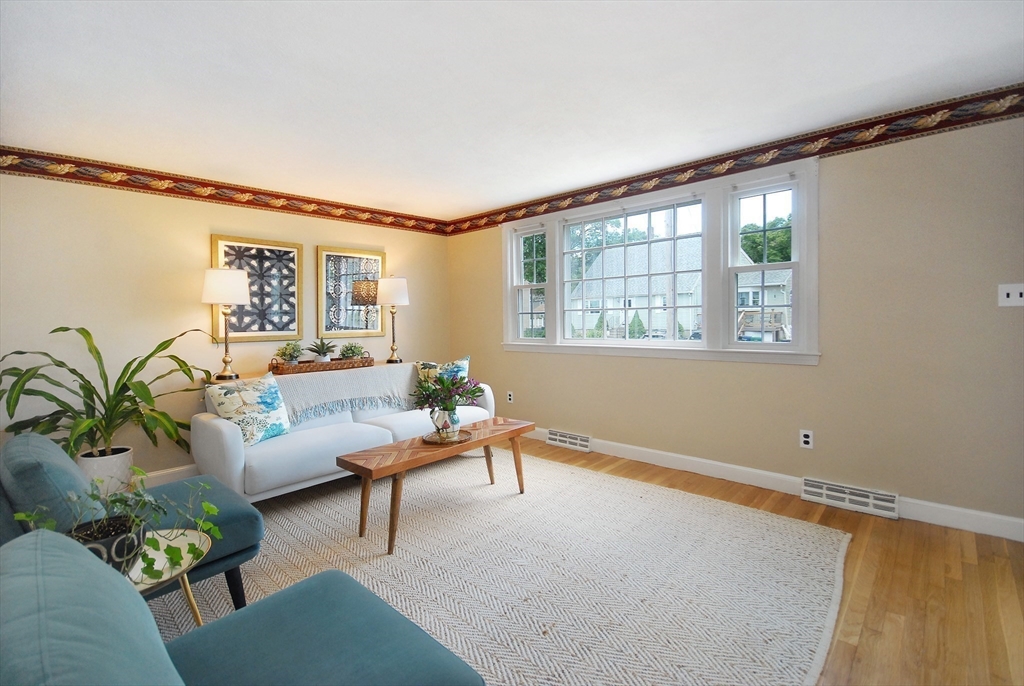 12 Edgewood Road Billerica, MA 01821 - Photo 6 of 27