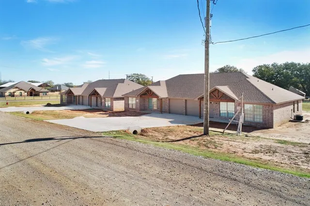 a house view with a outdoor space