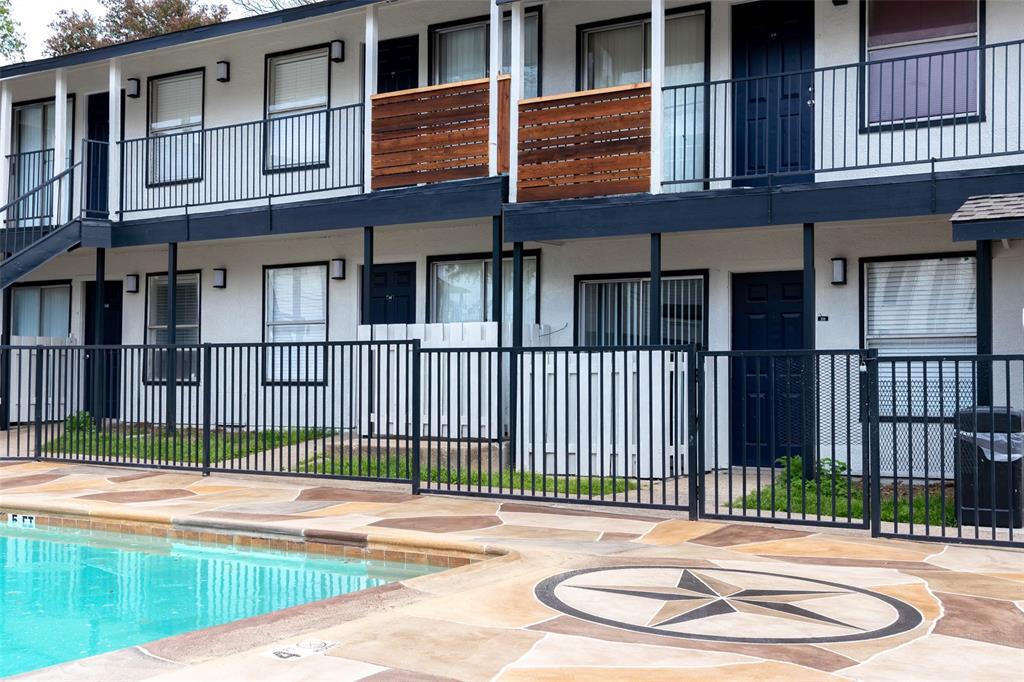 13266 Emily Road Dallas, TX 75240 - Photo 3 of 8 a backyard of a house