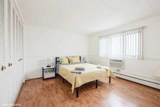 $1,900 | 6148 Kensington Avenue, Unit 1, Countryside, IL 60525