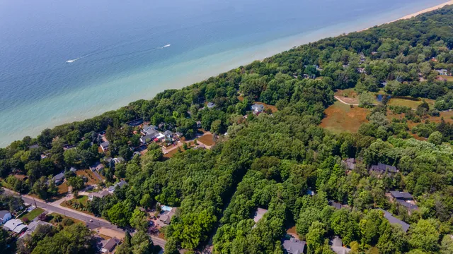 $500,000 | 3 Wildwood Lane, Douglas, MI 49406