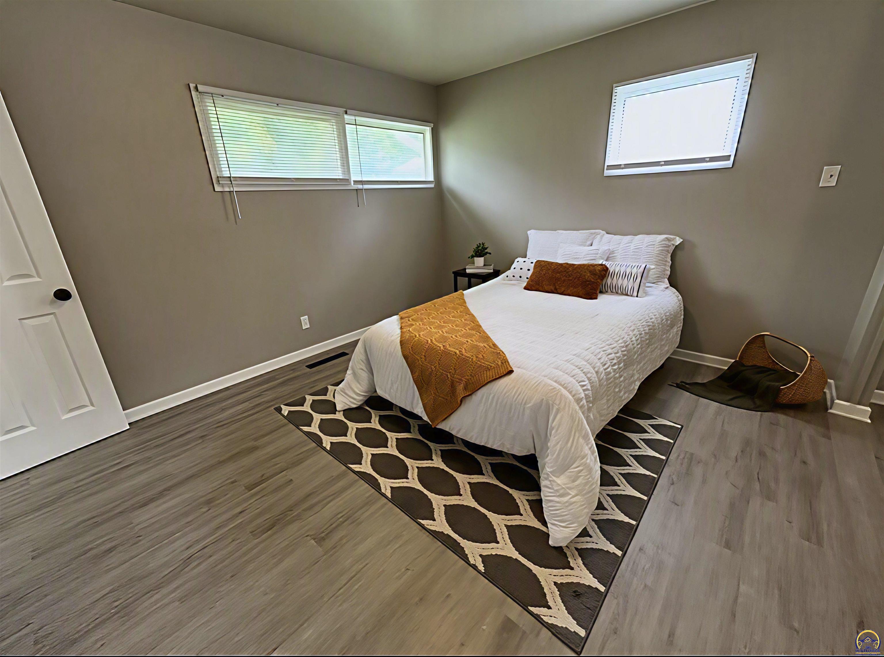 3912 Southwest 26th Street Topeka, KS 66614 - Photo 12 of 19