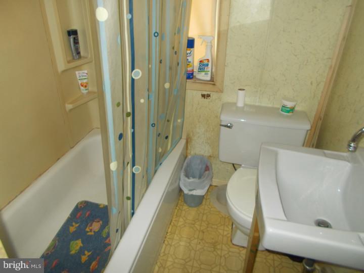 1120 Spring Street Reading, PA 19604 - Photo 11 of 15 Bathroom