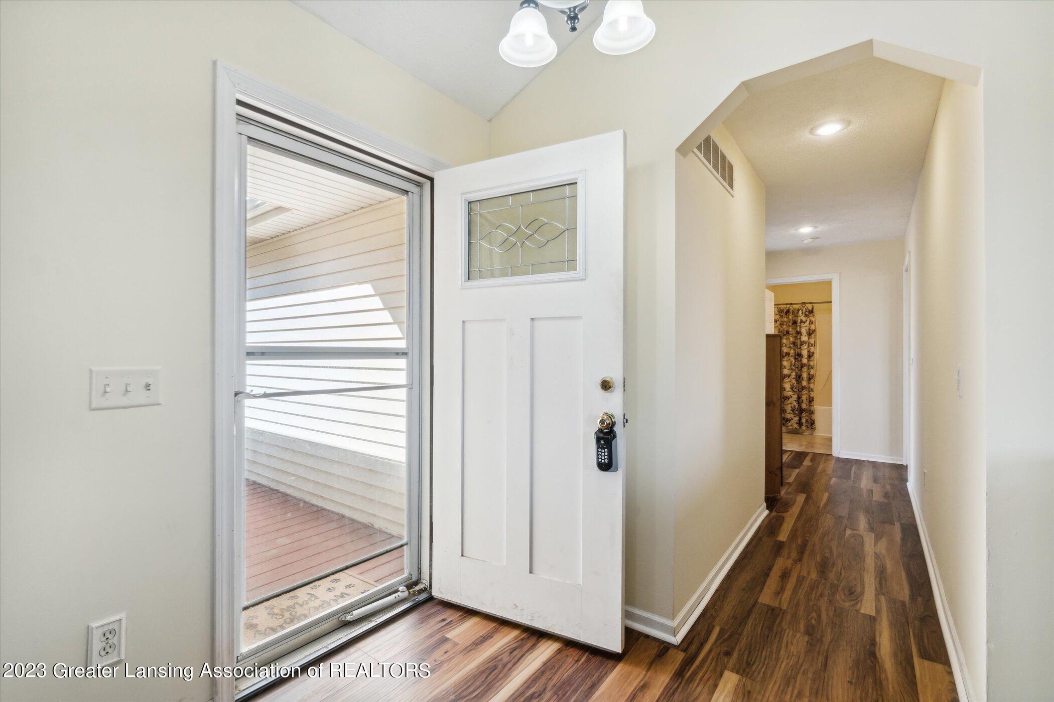 7843 Welter Road Ovid, MI 48866 - Photo 4 of 35 07-7843-Welter-Rd-Ovid-MI-48866-WindowSt