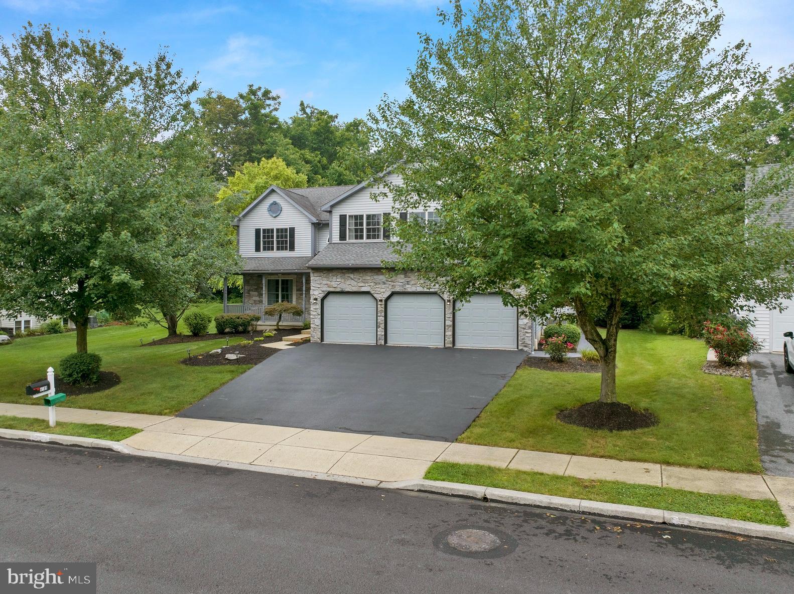 4189 Hill Terrace Drive Sinking Spring, PA 19608 - Photo 5 of 75