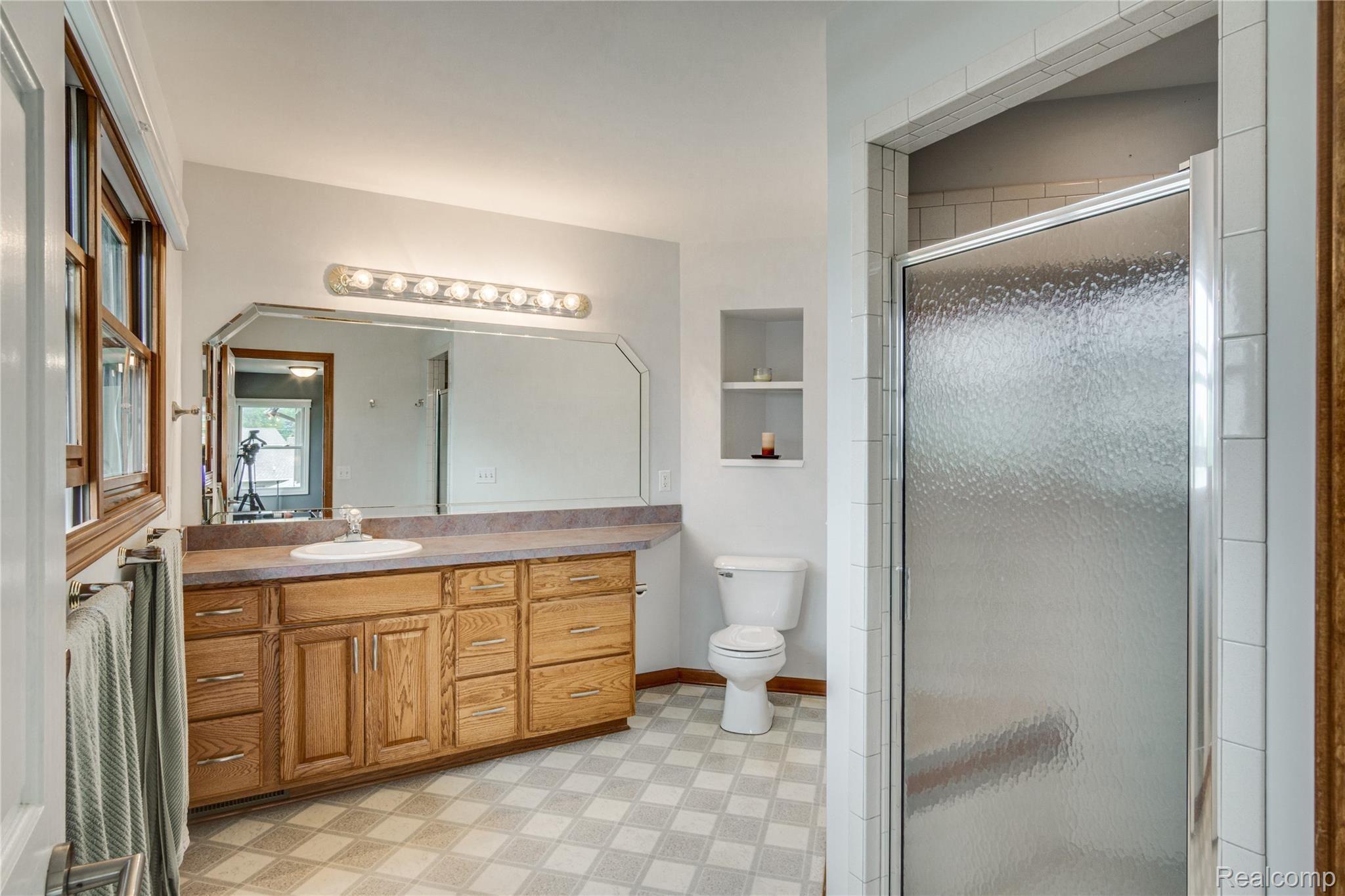 3511 East Rolston Road Fenton, MI 48430 - Photo 17 of 37 Interiors (10 of 38).jpg