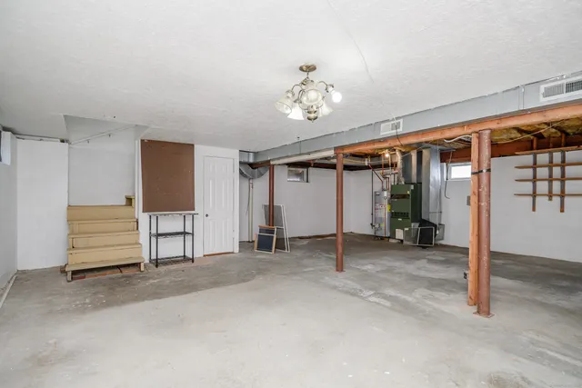 a view of a livingroom with entryway