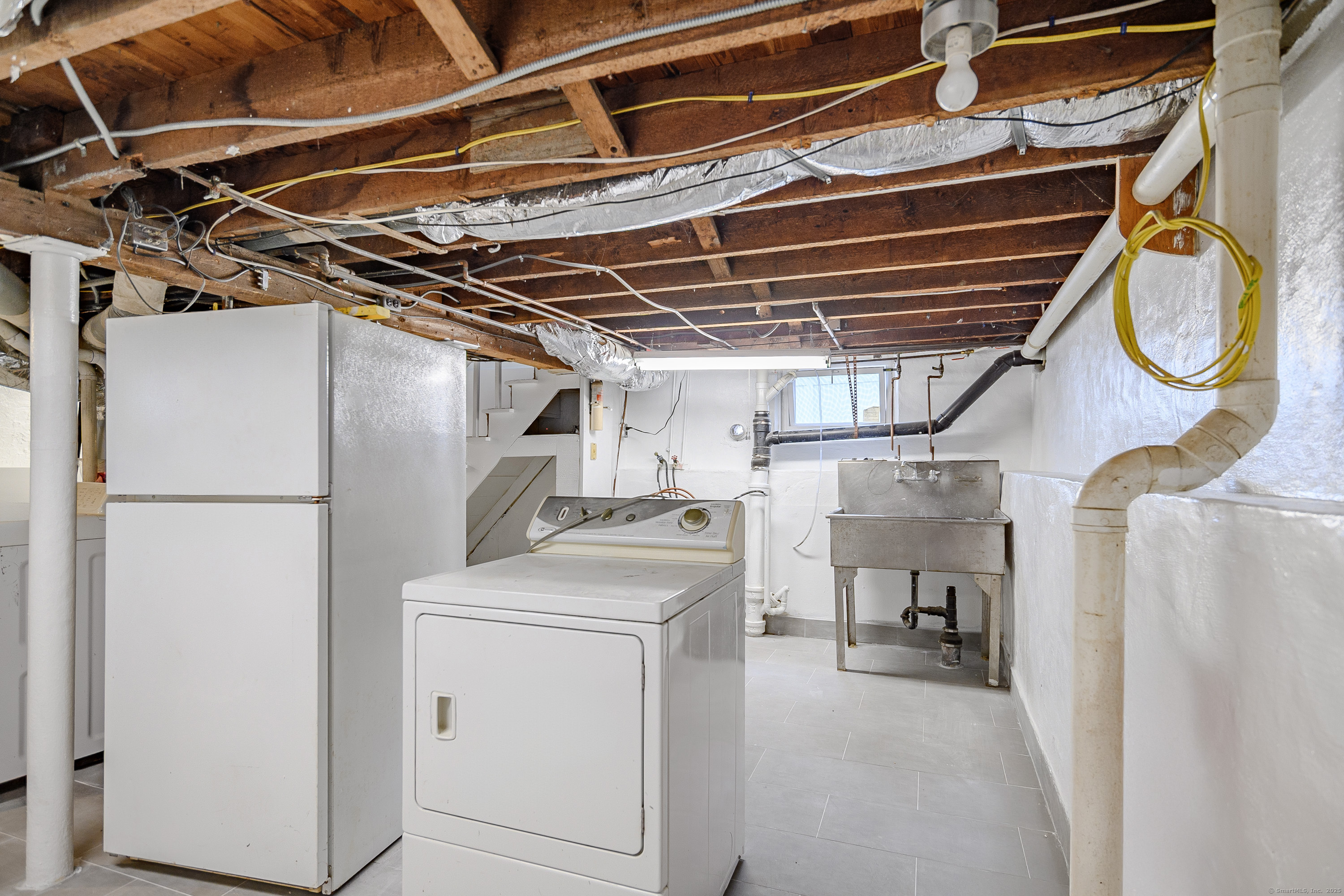 316 Reef Road Fairfield, CT 06824 - Photo 28 of 33 a utility room with dryer and washer