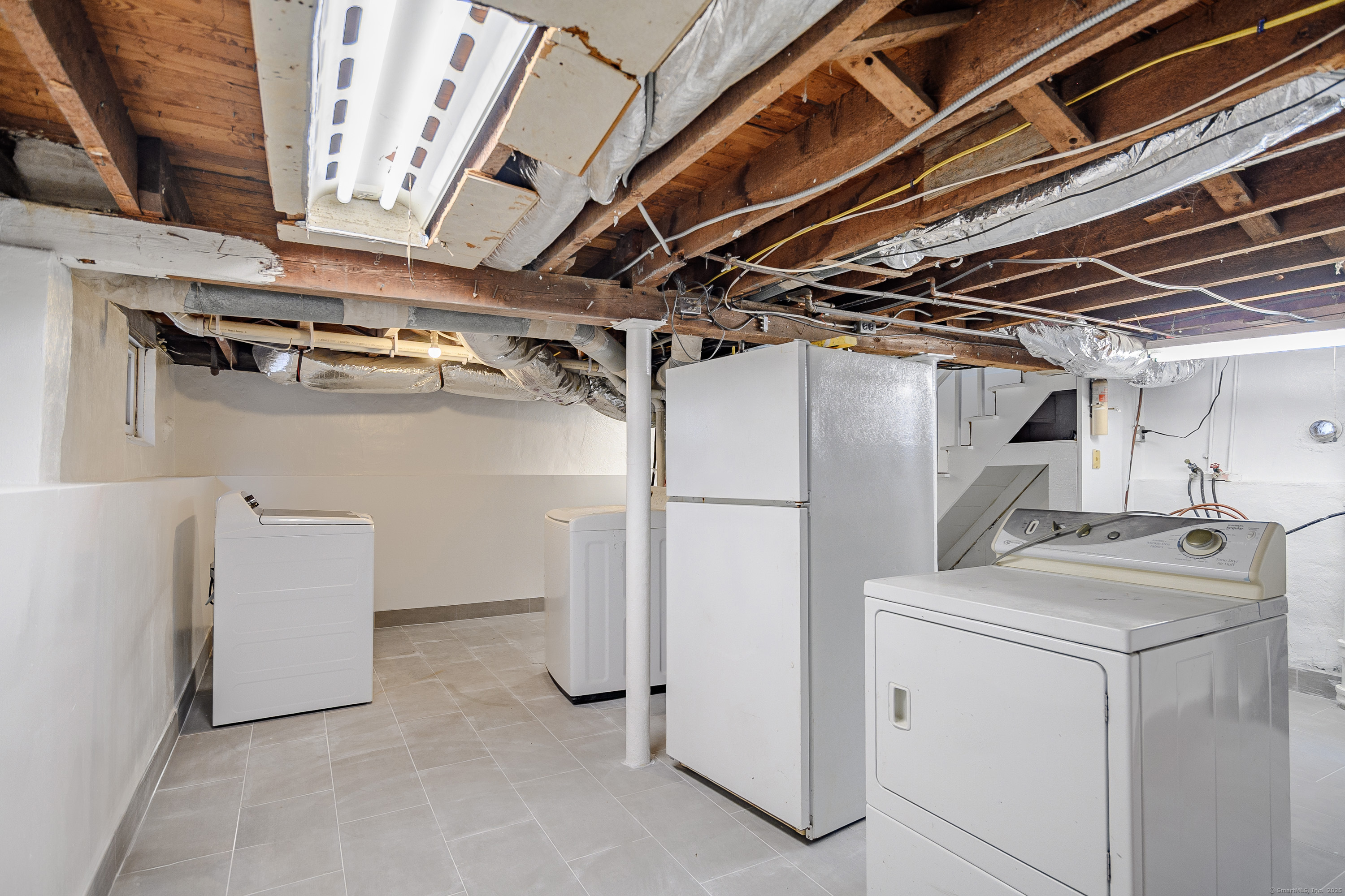 316 Reef Road Fairfield, CT 06824 - Photo 29 of 33 a utility room with dryer and washer