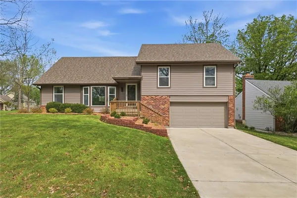 $425,000 | 14640 West 90th Street, Lenexa, KS 66215