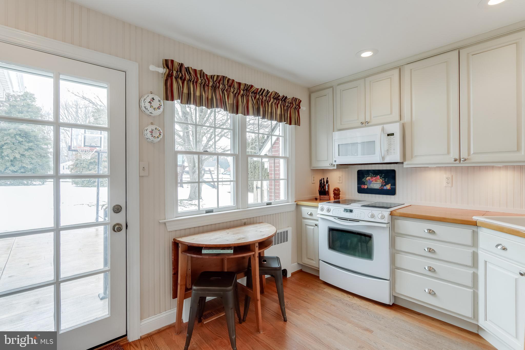 1442 Fairmount Road Hampstead, MD 21074 - Photo 19 of 45 Kitchen with Table Space & Exit to Backyard