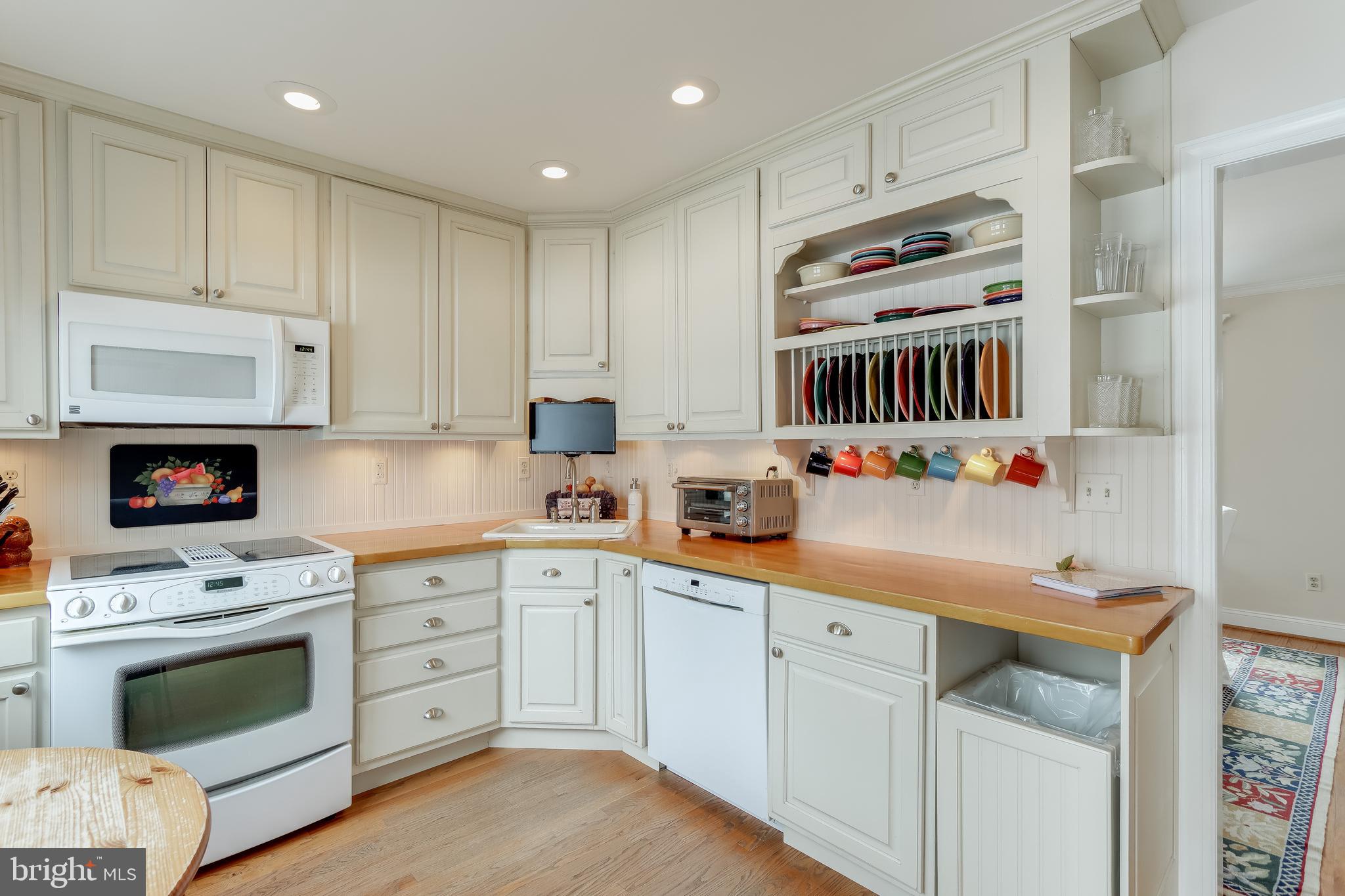 1442 Fairmount Road Hampstead, MD 21074 - Photo 20 of 45 Open Shelving & Cabinets