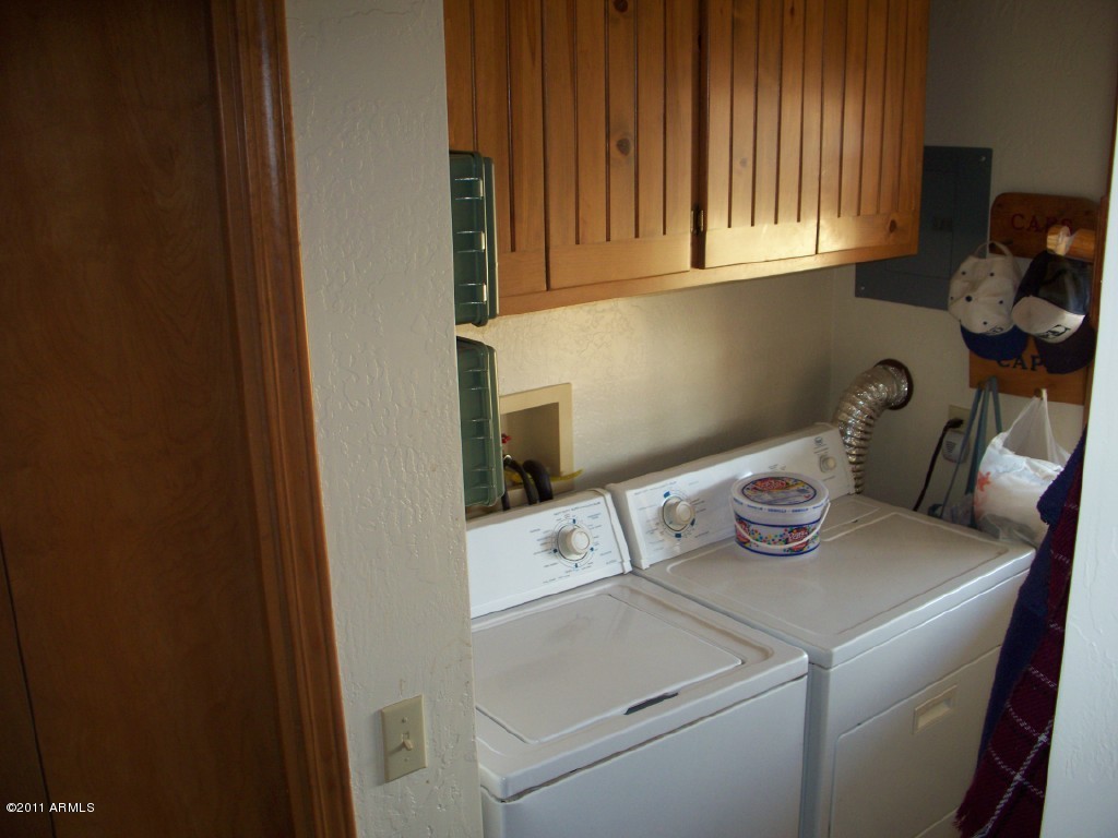 249 Zachariae Ranch Road Young, AZ 85554 - Photo 5 of 33 Laundry room
