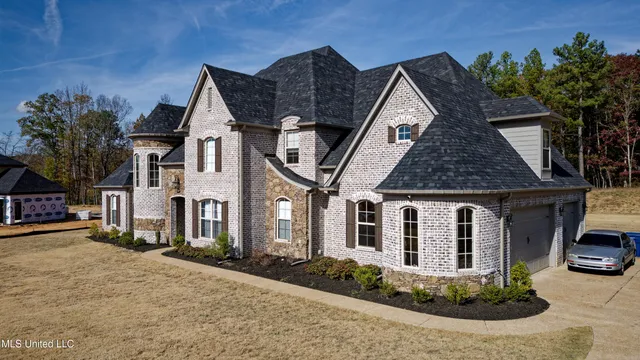 $685,000 | 11282 Vicki's Lane, Olive Branch, MS 38654