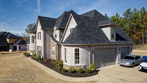 $685,000 | 11282 Vicki's Lane, Olive Branch, MS 38654