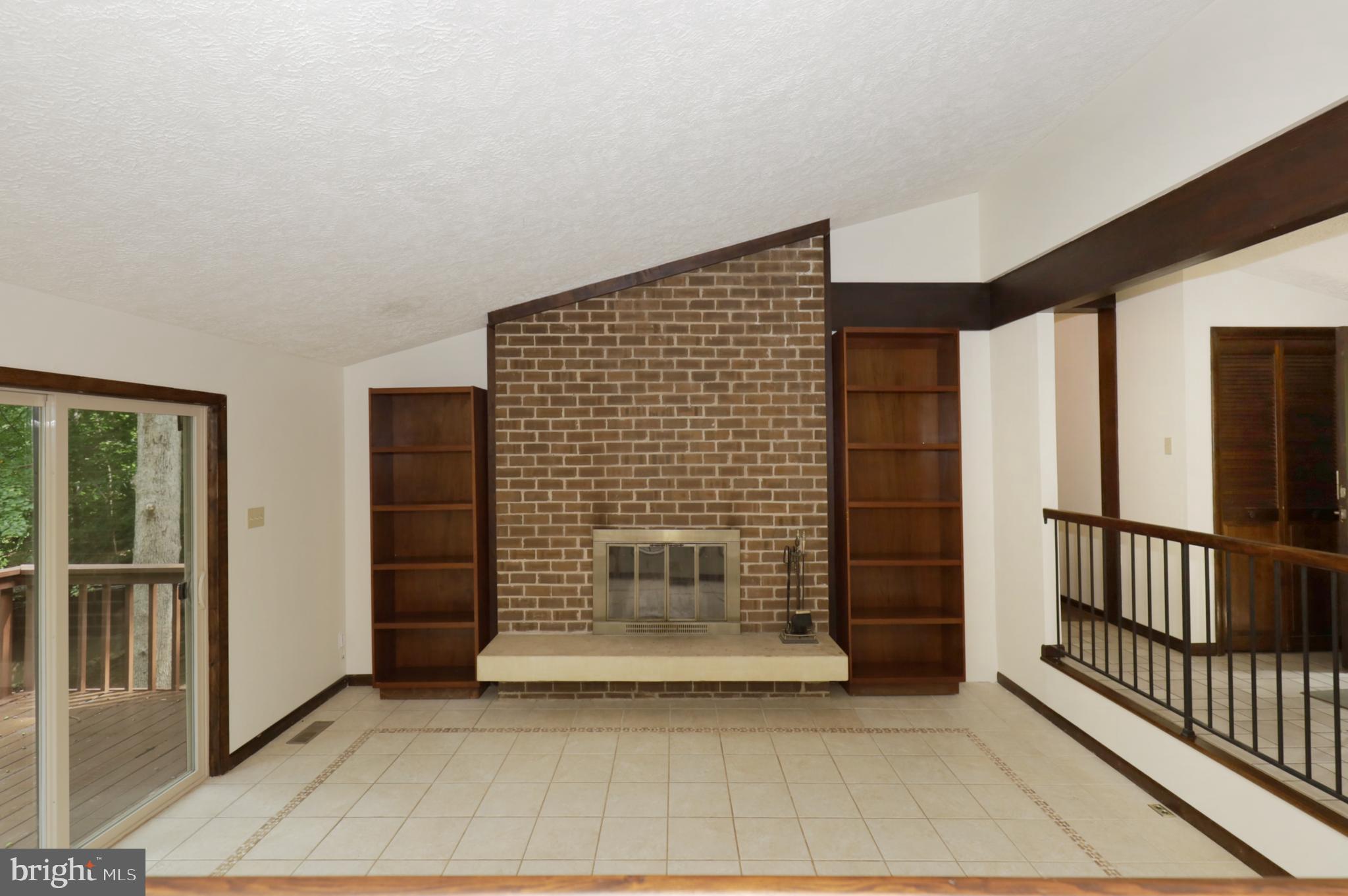 11800 Wolf Run Lane Clifton, VA 20124 - Photo 12 of 56 Living Room