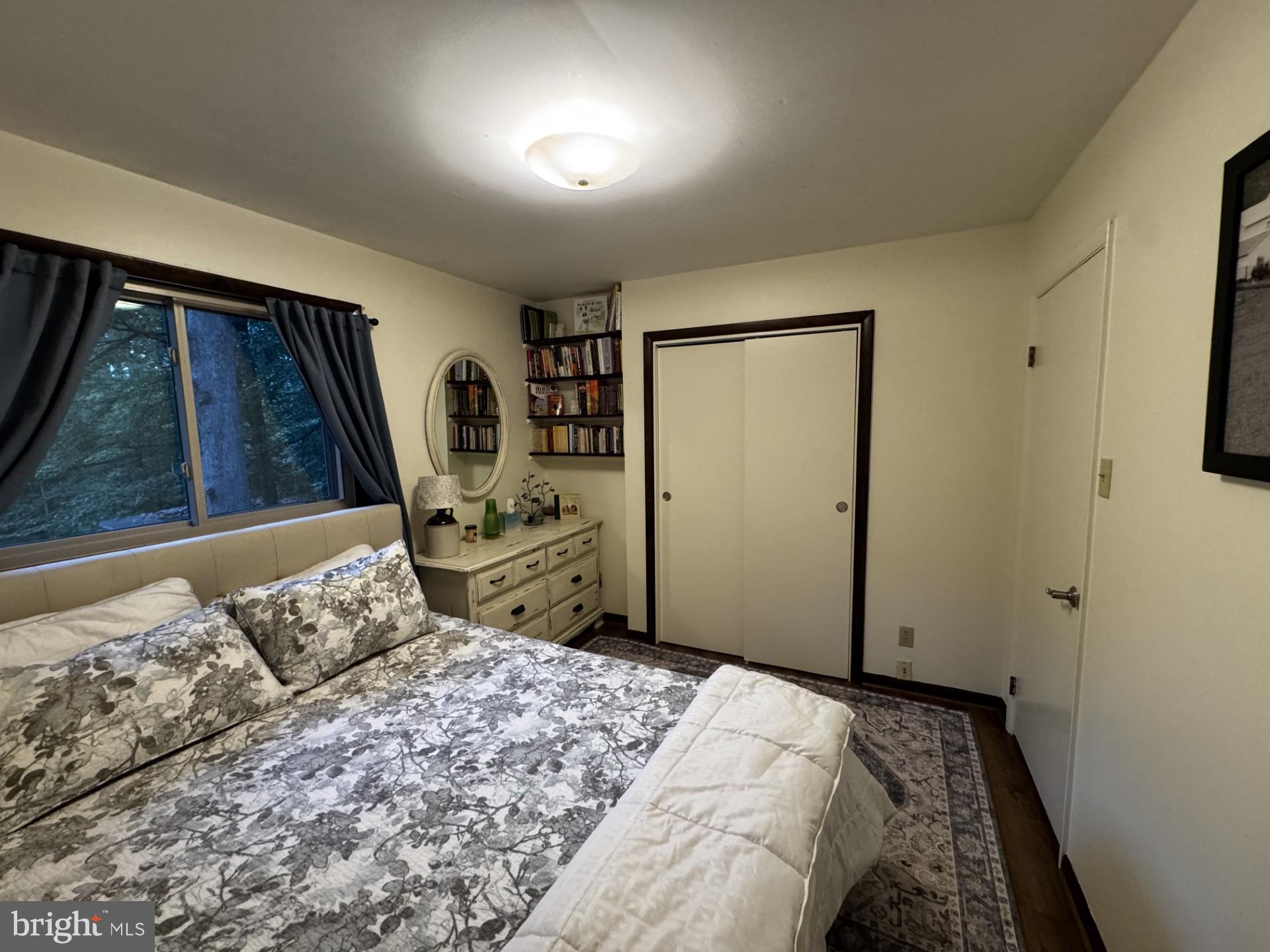 11800 Wolf Run Lane Clifton, VA 20124 - Photo 25 of 56 Furnished bedroom