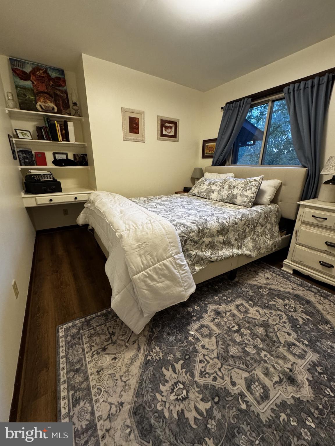 11800 Wolf Run Lane Clifton, VA 20124 - Photo 26 of 56 Furnished bedroom