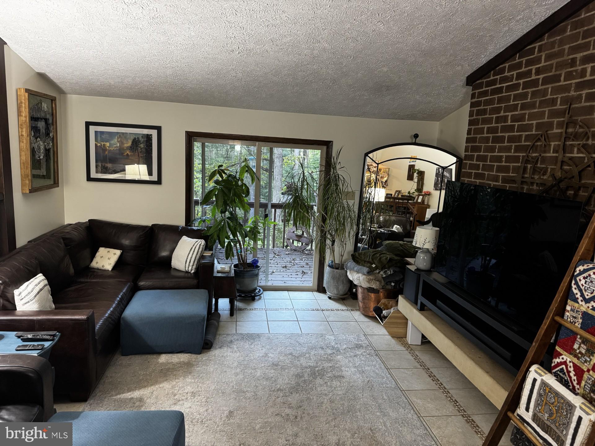 11800 Wolf Run Lane Clifton, VA 20124 - Photo 6 of 56 Living room