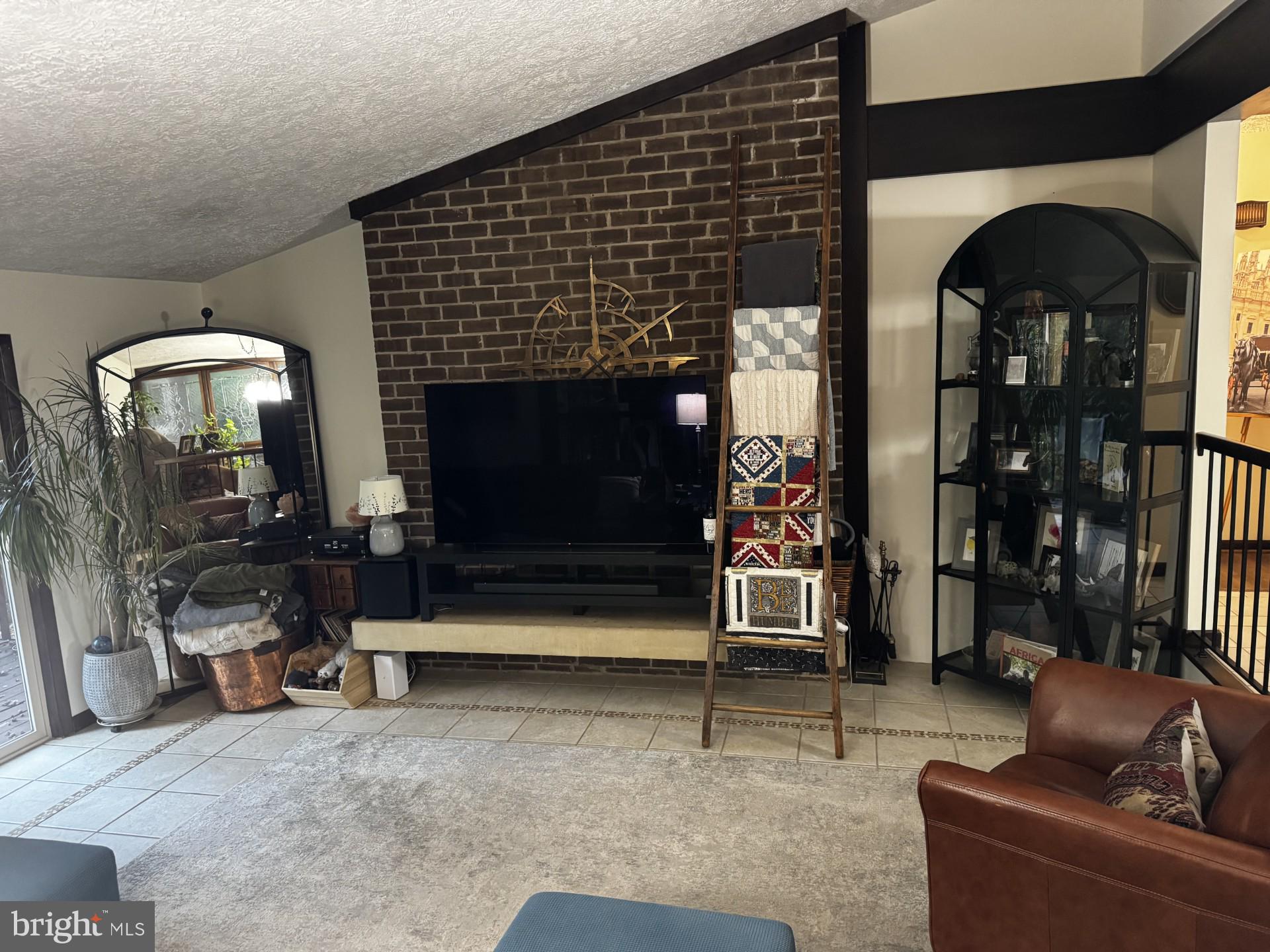 11800 Wolf Run Lane Clifton, VA 20124 - Photo 9 of 56 Living Room with furniture