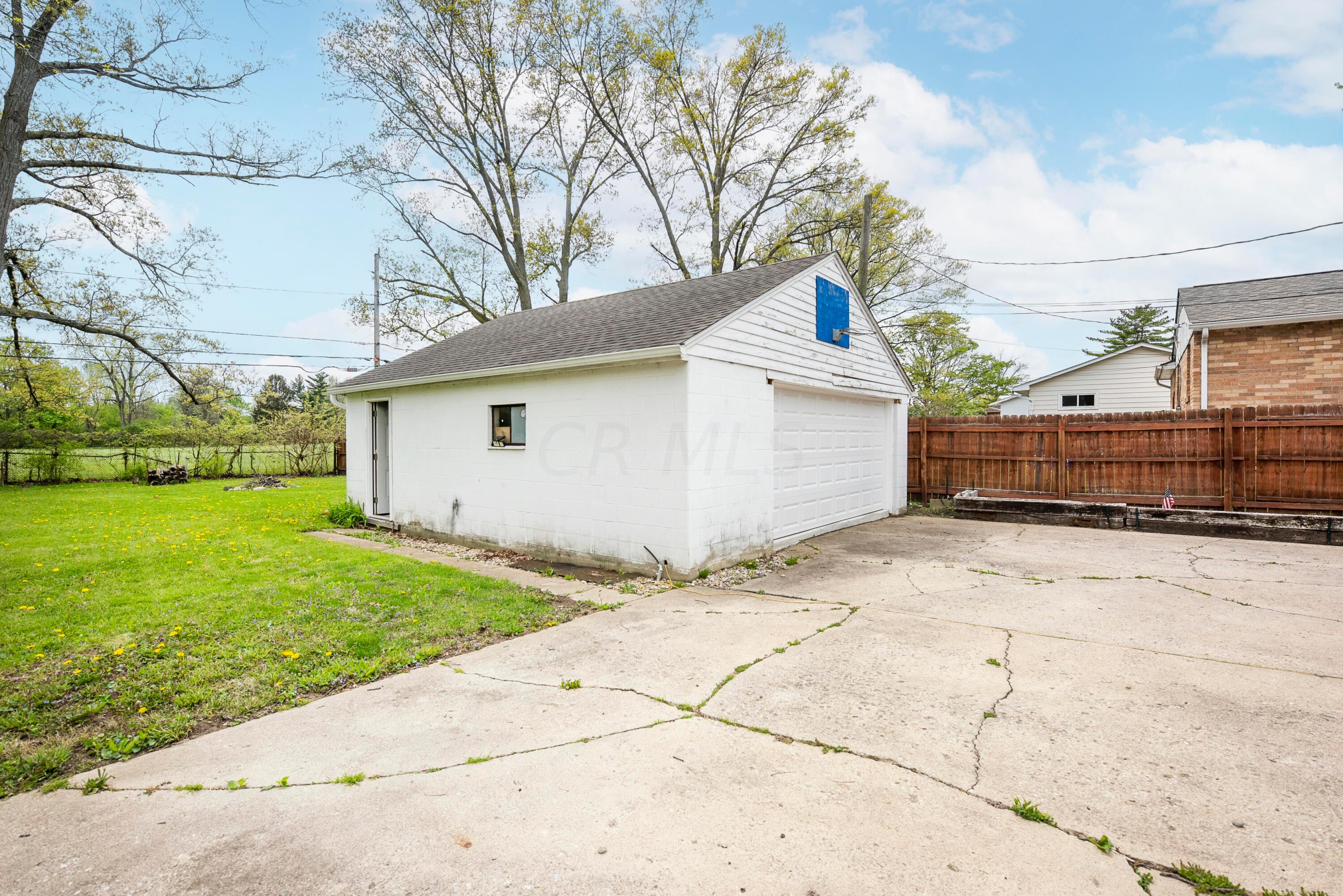 1615 Case Road Columbus, OH 43224 - Photo 30 of 35 Garage