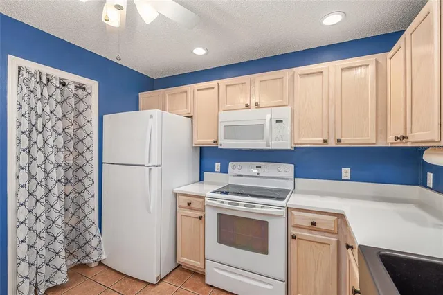 $329,900 | 620 Nuevo Leon Lane, The Villages, FL 32159