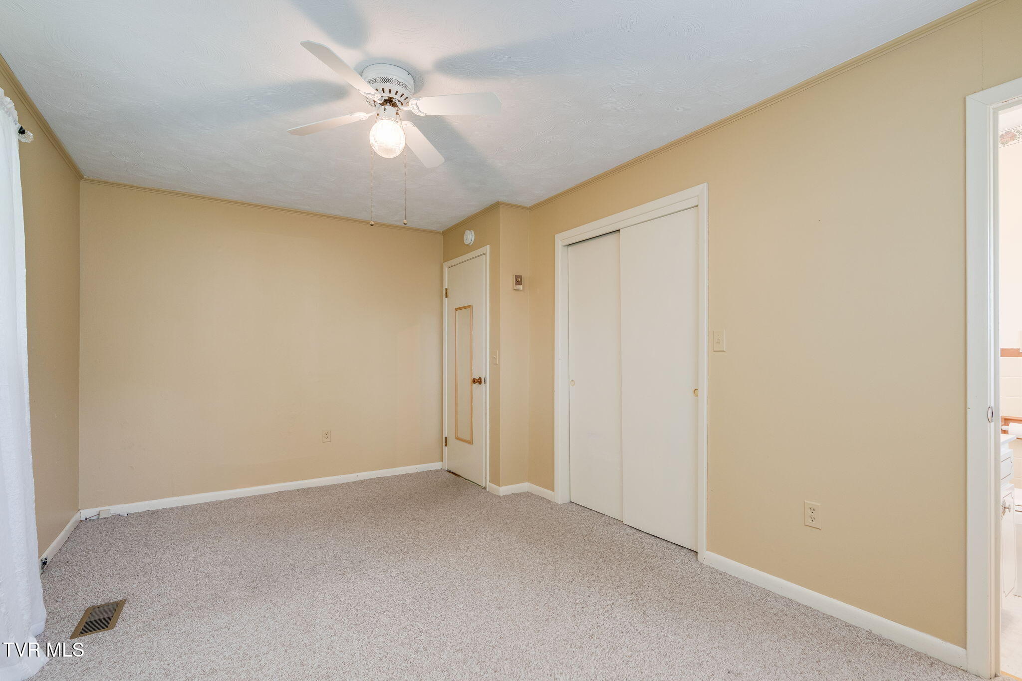 619 East Barton Ridge Road Greeneville, TN 37745 - Photo 19 of 40 018