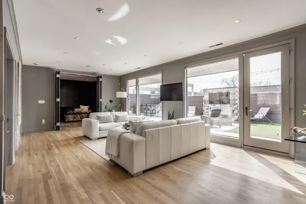 $1,195,000 | 932 Broadway Street, Unit 14, Indianapolis, IN 46202