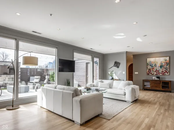 $1,195,000 | 932 Broadway Street, Unit 14, Indianapolis, IN 46202