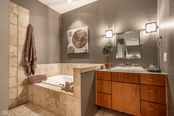 $1,195,000 | 932 Broadway Street, Unit 14, Indianapolis, IN 46202