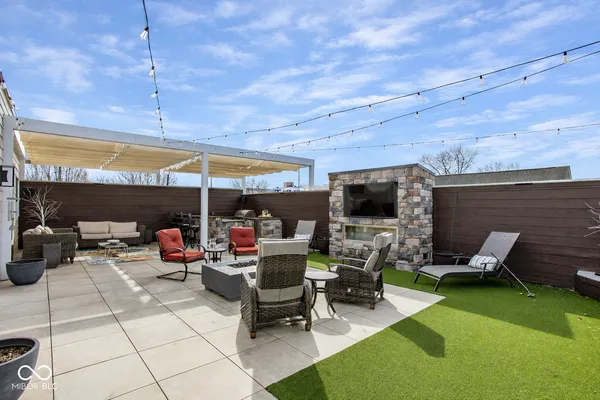 $1,195,000 | 932 Broadway Street, Unit 14, Indianapolis, IN 46202