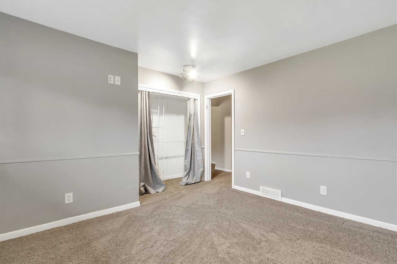 41641 Utica Road Sterling Heights, MI 48313 - Photo 9 of 26 50030598-8.JPG