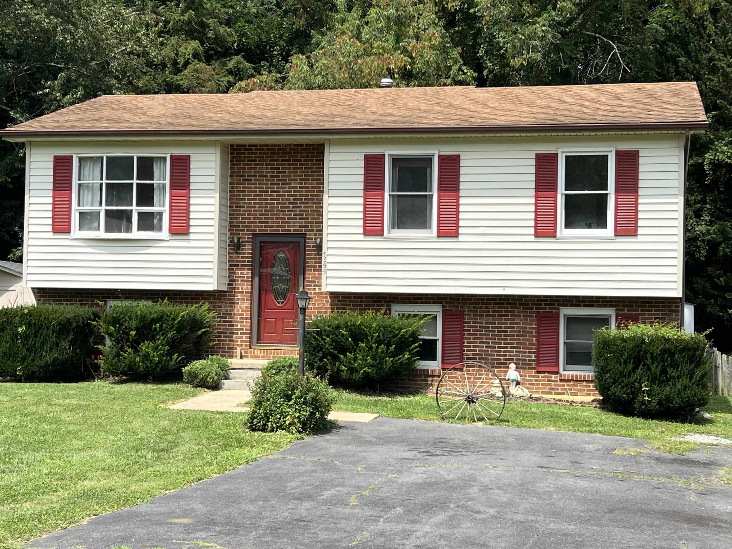 1868 Harvard Road Waynesboro, VA 22980 - Photo 1 of 20 Gallery Image 1