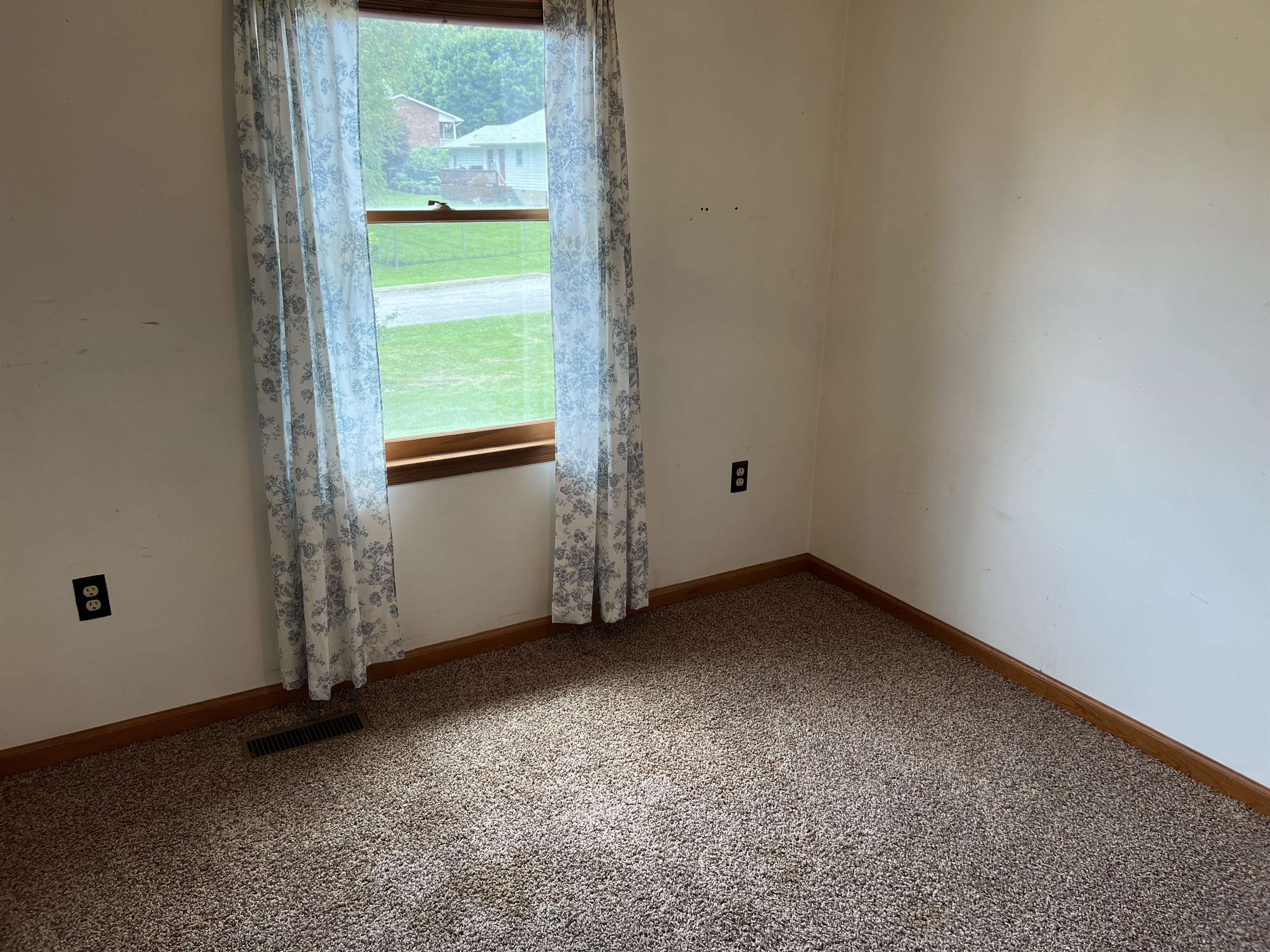 1868 Harvard Road Waynesboro, VA 22980 - Photo 16 of 20 Gallery Image 16