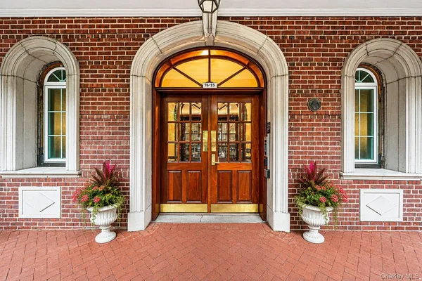 $775,000 | 7615 35th Avenue, Unit 4E | Jackson Heights
