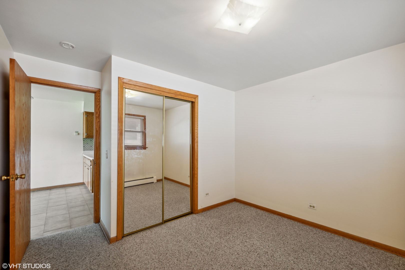 Undisclosed Address Chicago, IL 60641 - Photo 4 of 19 an empty room with mirror in it