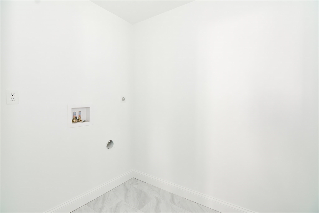 15 B Mars Street Worcester, MA 01607 - Photo 19 of 42 Gallery Image 19