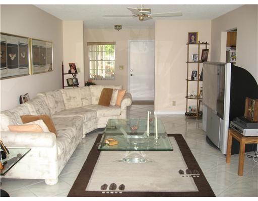 6273 Dusenburg Road Delray Beach, FL 33484 - Photo 5 of 17 Dusenberg living room