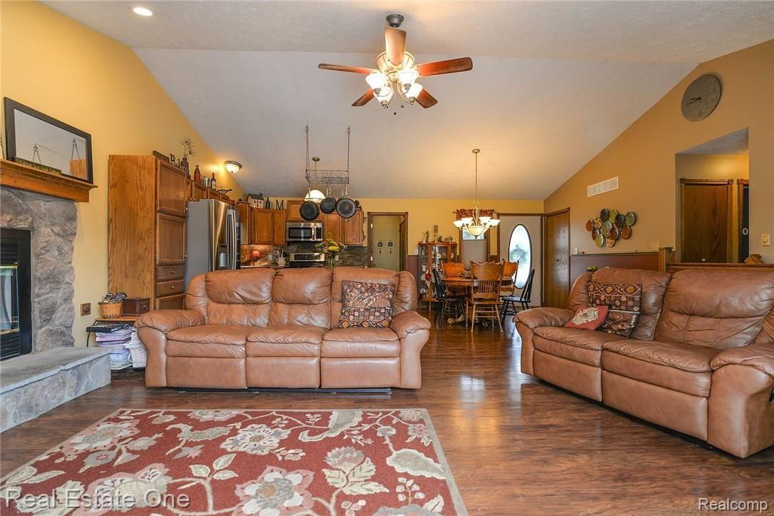 255 Triangle Lake Road Howell, MI 48843 - Photo 14 of 48 24_9.jpg