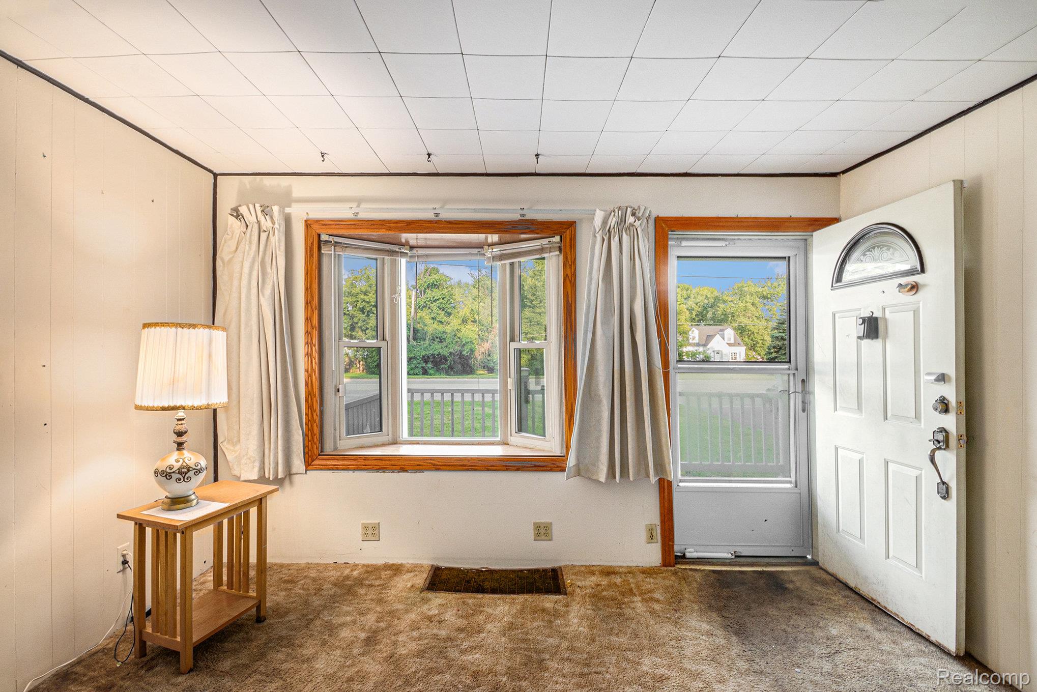 3014 North Center Road Flint, MI 48506 - Photo 4 of 19 Big window in living room lets the sun flow in