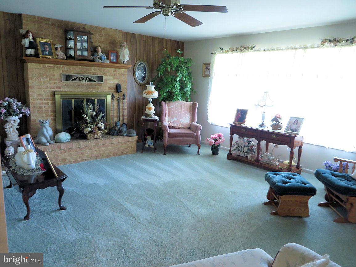 1065 Mud Level Road Shippensburg, PA 17257 - Photo 5 of 30 Living Room