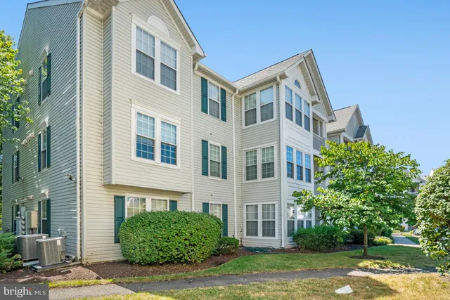 $385,000 | 7518 Snowpea Court, Unit 38, Alexandria, VA 22306