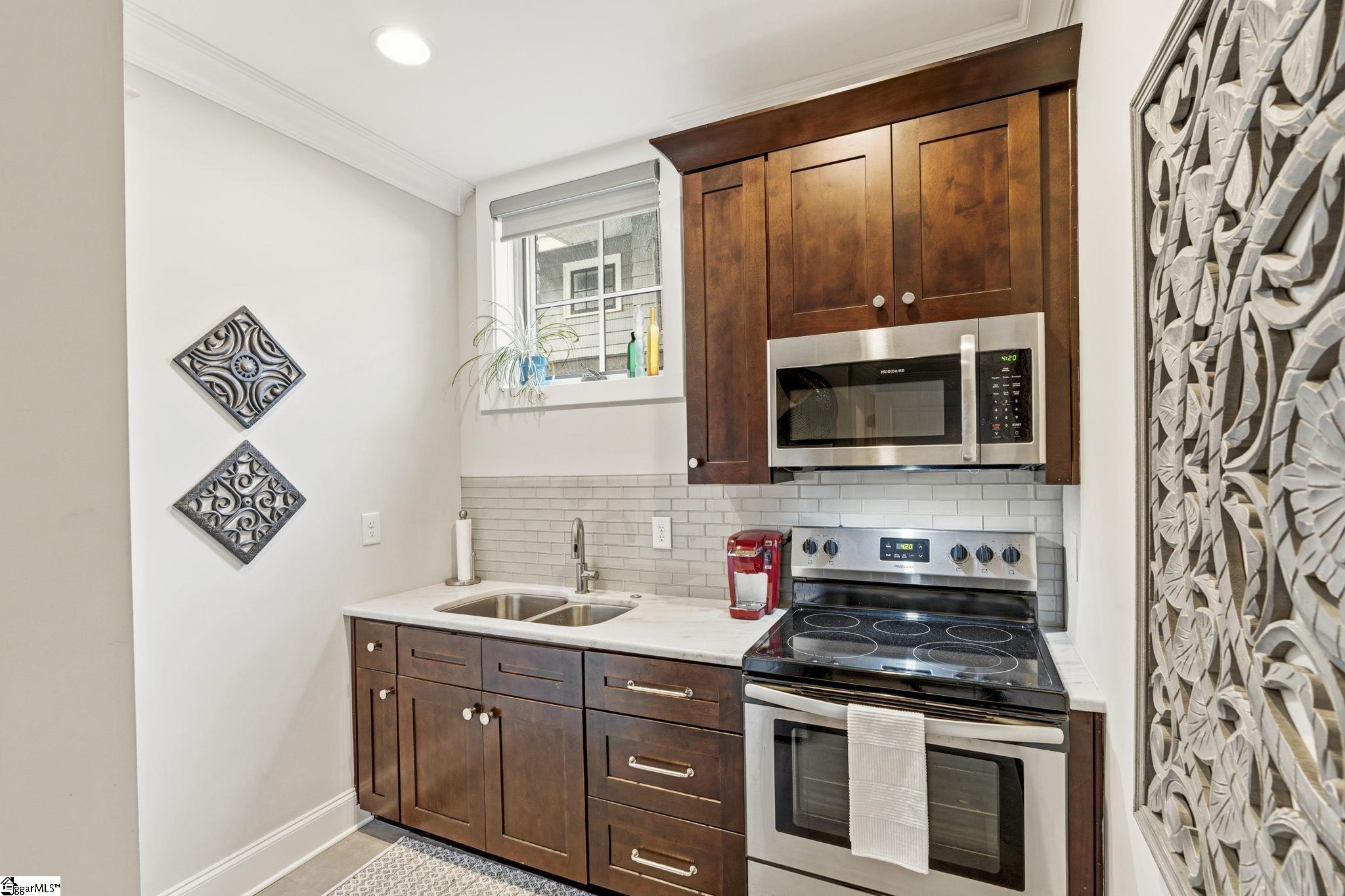208 B Perry Avenue Greenville, SC 29601 - Photo 33 of 49