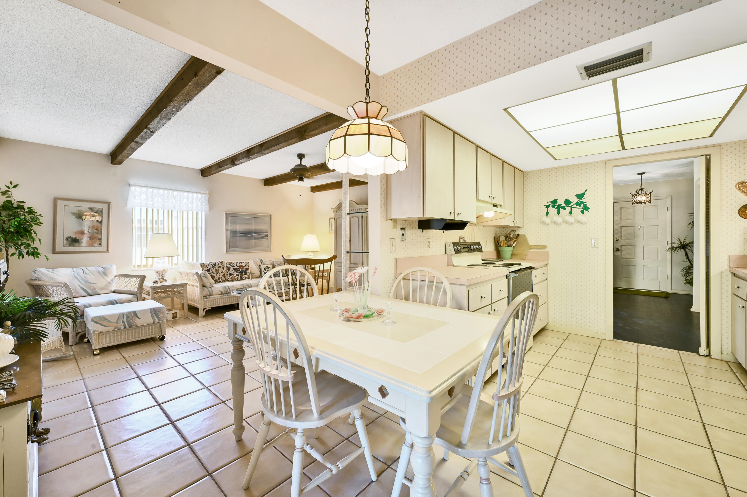 135 Norfolk Road Jupiter, FL 33469 - Photo 5 of 19 a large kitchen with a table and chairs