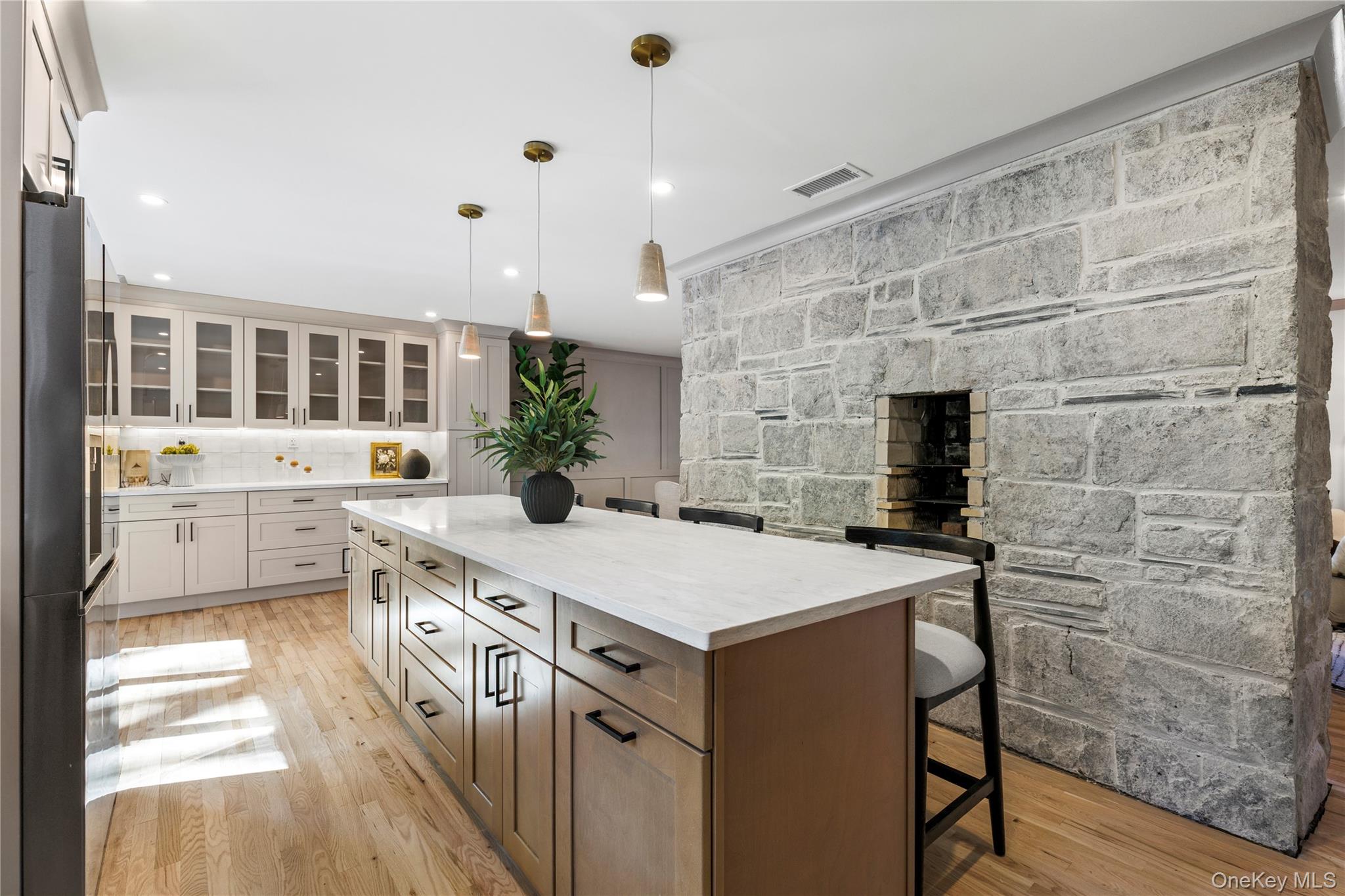 816 Hardscrabble Road Chappaqua, NY 10514 - Photo 3 of 36