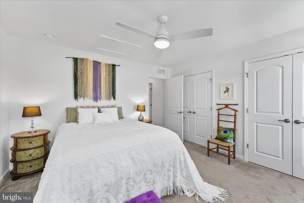 a black and white photo of a living room
