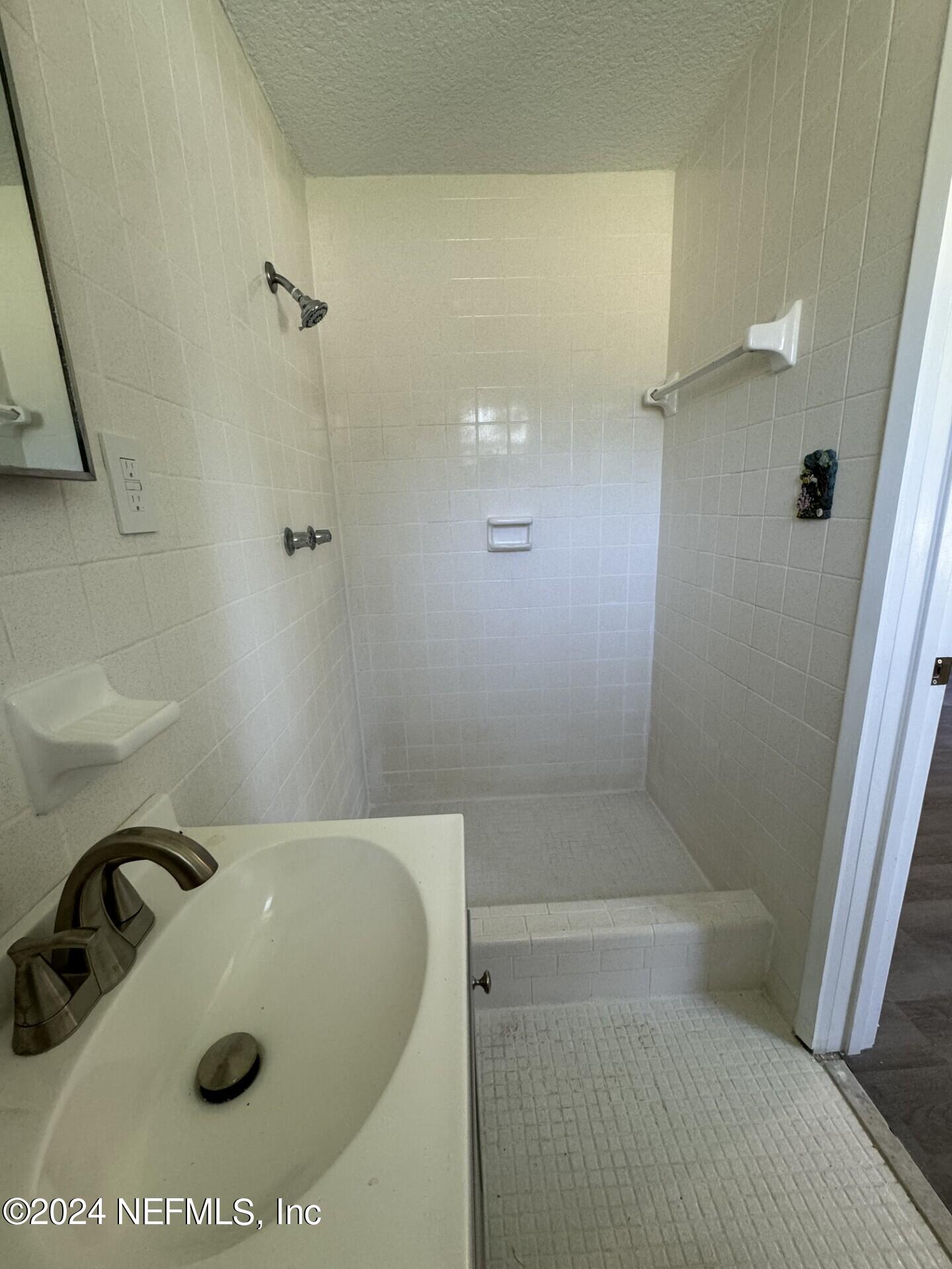 130 Boca Raton Road Satsuma, FL 32189 - Photo 11 of 20 a bathroom with a sink